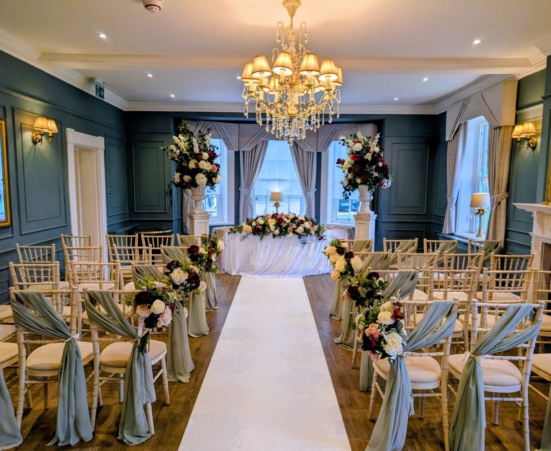 De Beauvoir landscape burgandy and white